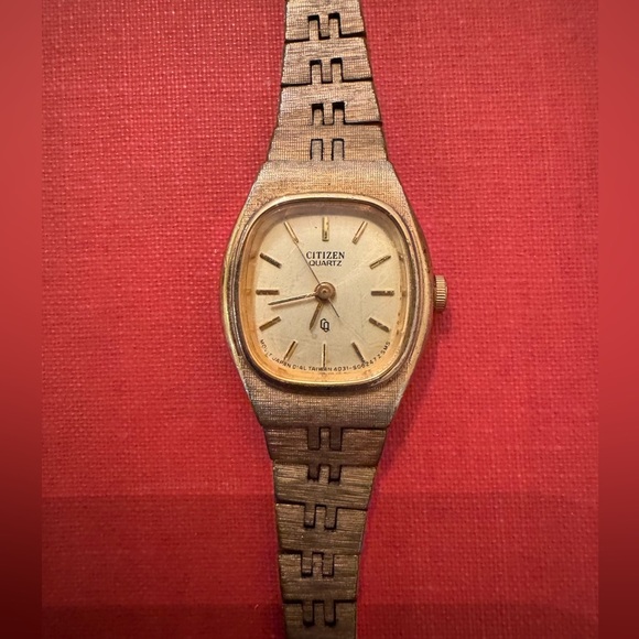 Vintage Citizen Quartz Women’s Wrist Watch (4031-899121) - Picture 6 of 11